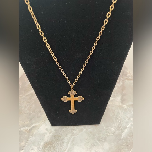 Vintage copper budded cross pendant on a gold tone chain. 17 inches long. - Picture 3 of 8